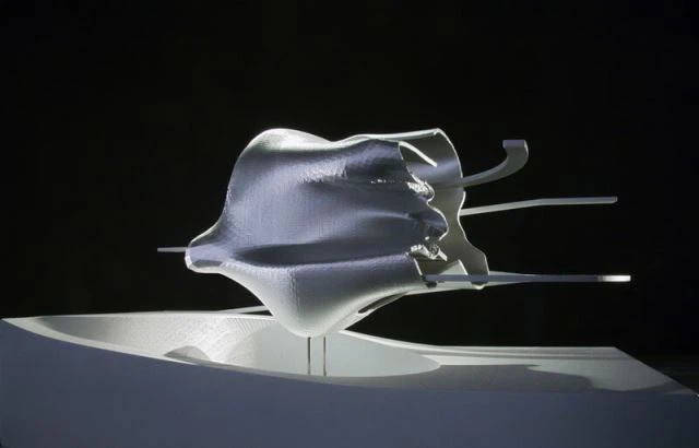 Hyperbolische Edelstahlfassade